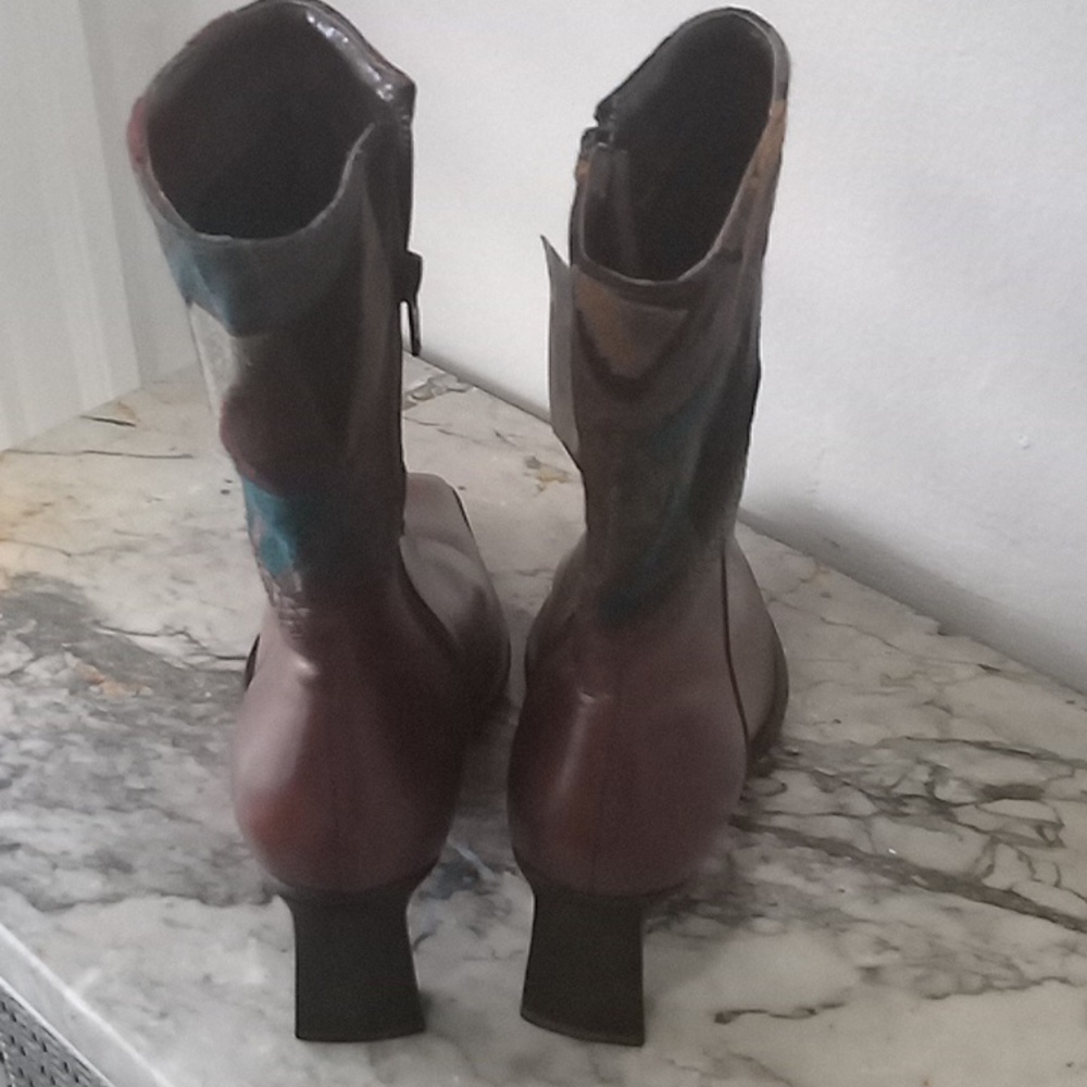 Boots - Picture 3 of 4